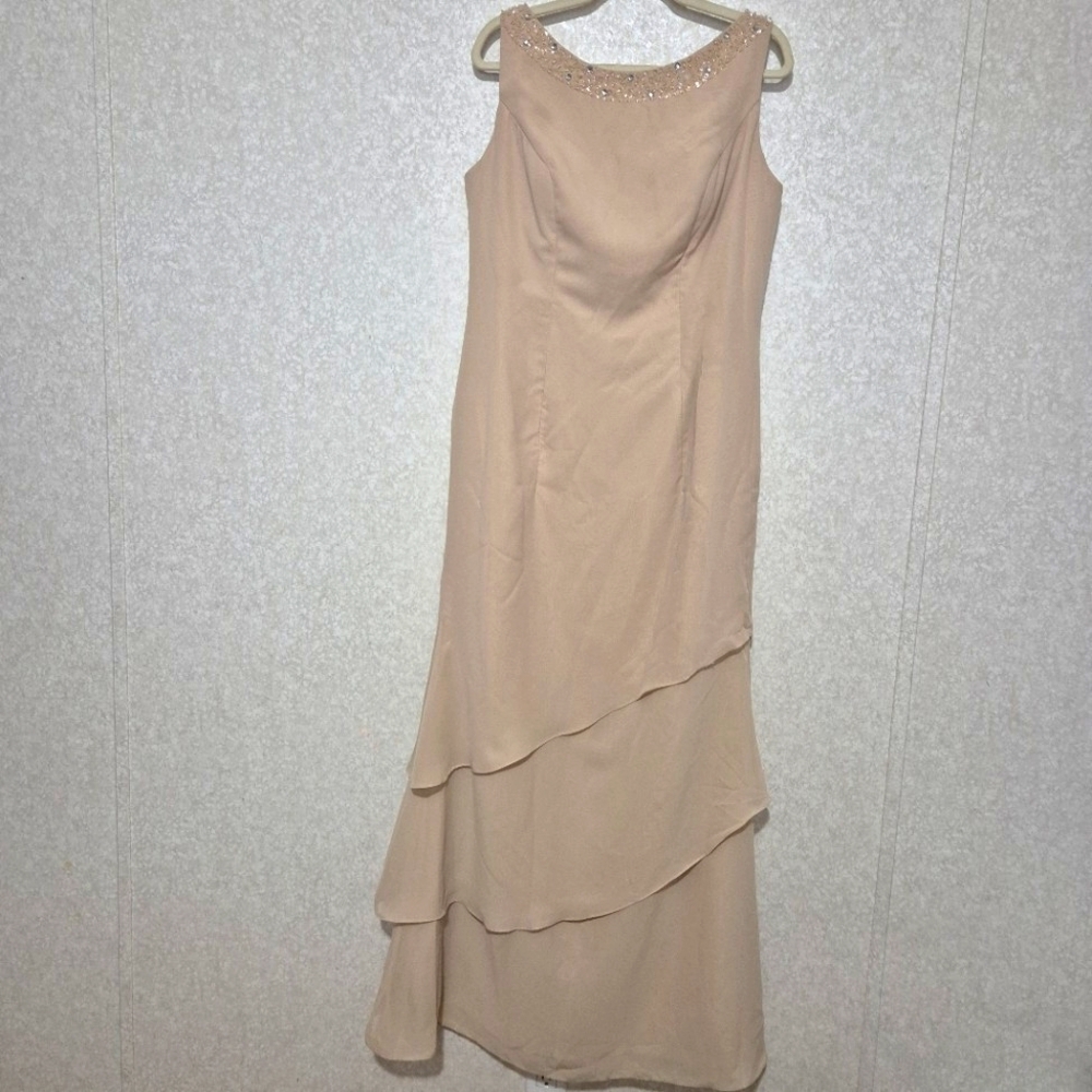 Elegant Champagne Sleeveless Dress..Size:16